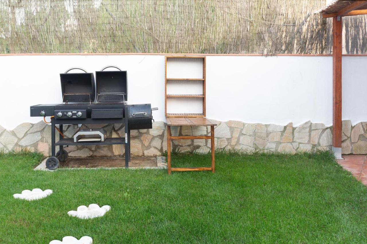 Detached Villa For 6 People In Lloret De Mar With Comunal Outdoor Swimming Pool Puigventos Exteriör bild