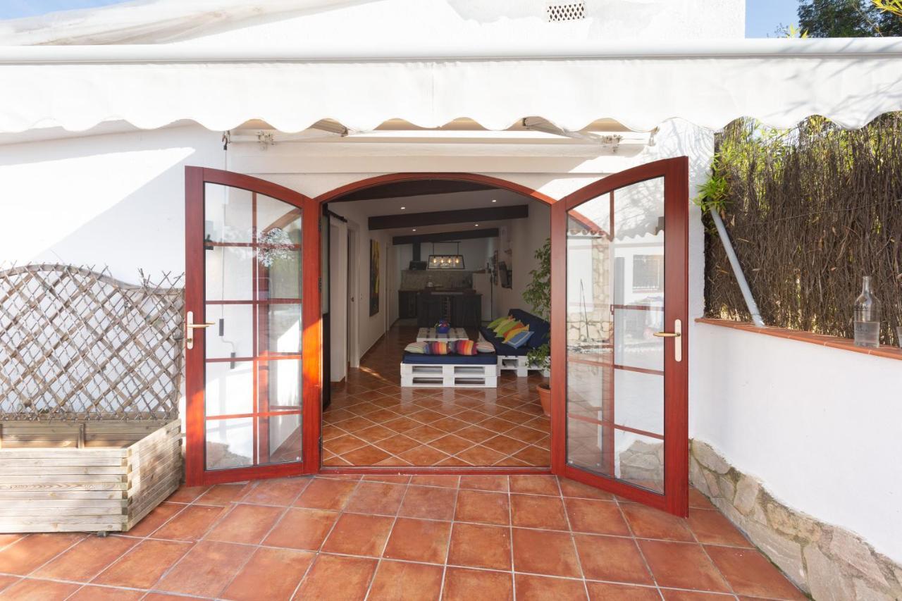 Detached Villa For 6 People In Lloret De Mar With Comunal Outdoor Swimming Pool Puigventos Exteriör bild