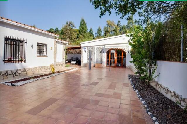 Detached Villa For 6 People In Lloret De Mar With Comunal Outdoor Swimming Pool Puigventos Exteriör bild